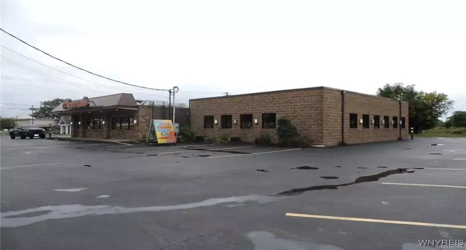5055 Broadway St, Lancaster, New York, 14086, 0 , 0 ,2 BathroomsBathrooms,Restaurant,For Sale,Broadway,0,1038